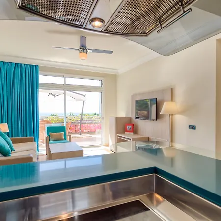 Club Playa Апарт-отель Амадорес