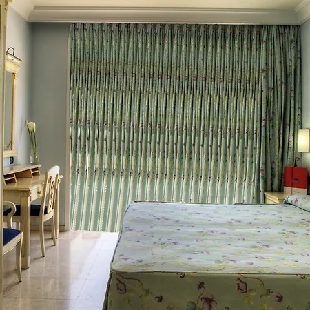 Club Playa Aparthotel 4*
